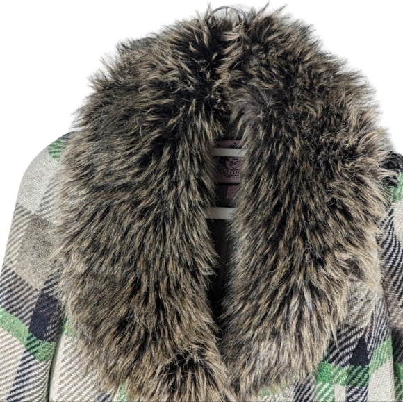 Juicy Couture Y2K Wool Plaid Coat with Faux Fur Collar Belted Gold Buttons Sz P - Picture 5 of 16